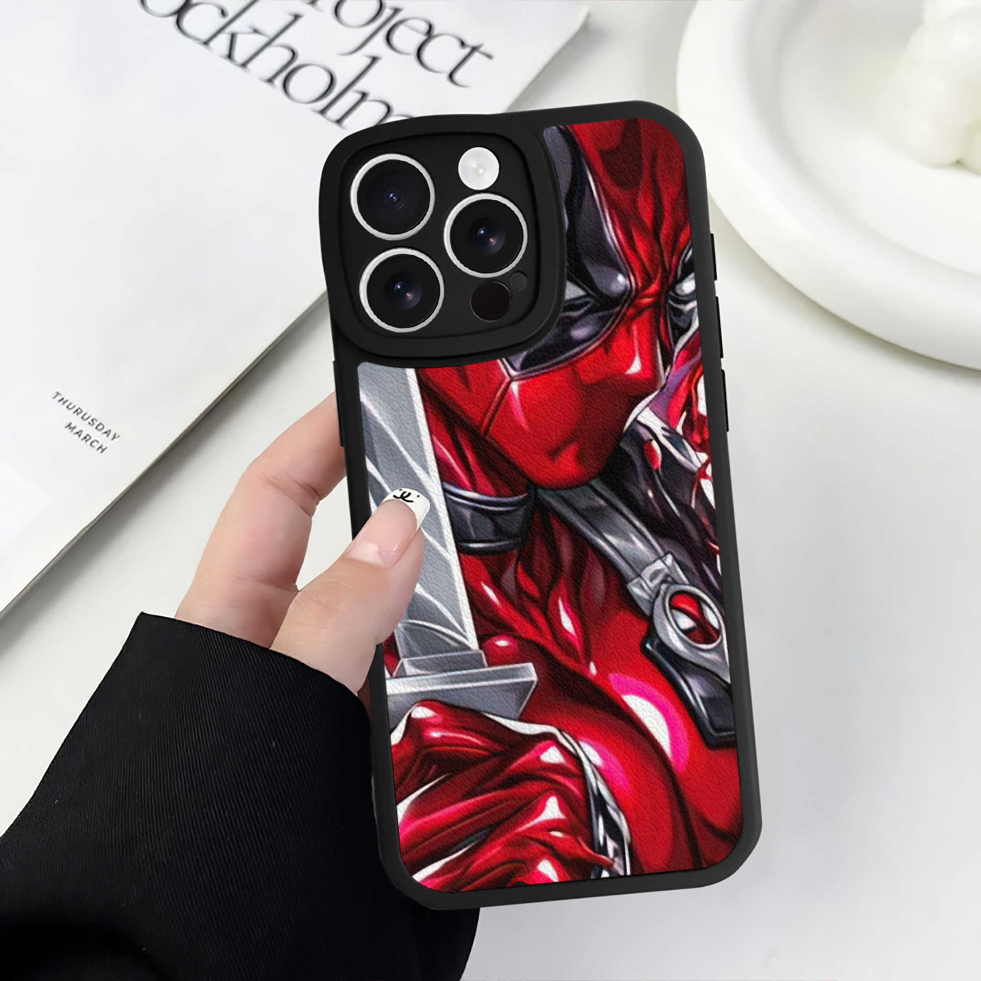 （画像用） Deadpool デッドプール 【iPhone 16シリーズ対応】シリコンスマホケース（レザー調） 材質：シリコン